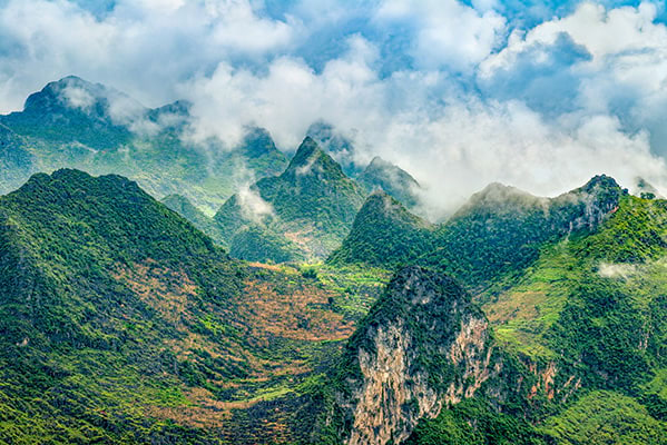 Partie montagneuse de Ma Pi Leng dans la vallée de Meo Vac