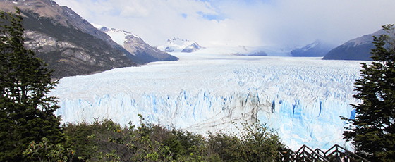 Le Perito Moreno, le glacier le plus conu du monde, qui semble ne jamais terminer sa course...
