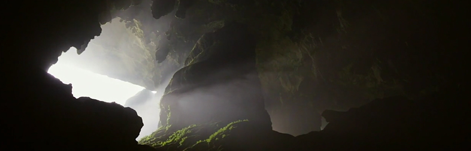Entrée de la plus grande grotte du monde, Huang Son Doong au Vietnam