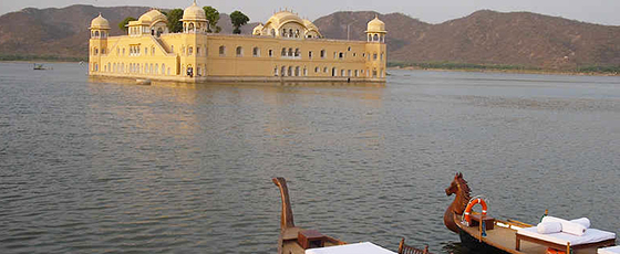 Pour savoir quoi faire au Rajasthan, l'idéal est de s'adresser à une agence de voyage locale comme Namaskar India Tour, qui vous conseillera notamment le Jal Mahal