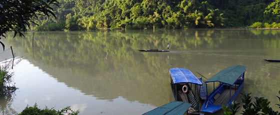 Nhung, de Asiatica Travel, conseille pour le Nord-Est du Vietnam de passer par la rivière babe