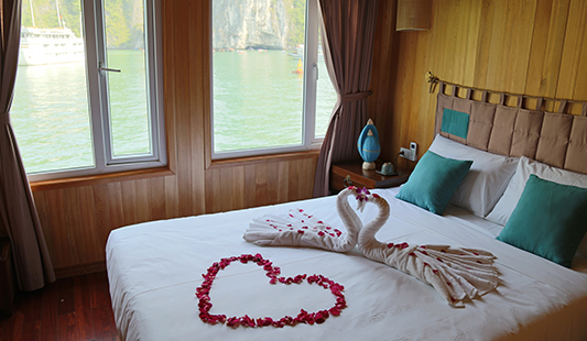 Cabine romantique donnant directement sur les eaux de la Baie d'Halong - Secret d'Halong
