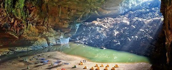 Vietnam : camping dans la grotte hirondelle