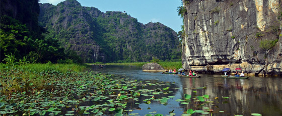 Balade en barque sur dans la réserve naturelle de Pu Luong.