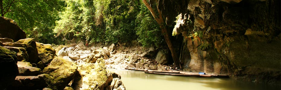 Konglor offre de nombreuses grottes et recoins cachés.