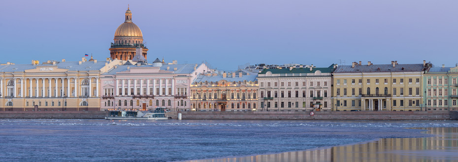 Dans le top 10 des choses à voir absolument en Russie : la paisible et majestueuse Saint-Saint-Pétersbourg ! 