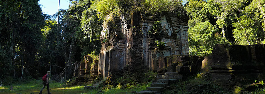 visite de temples anciens au Cambodge